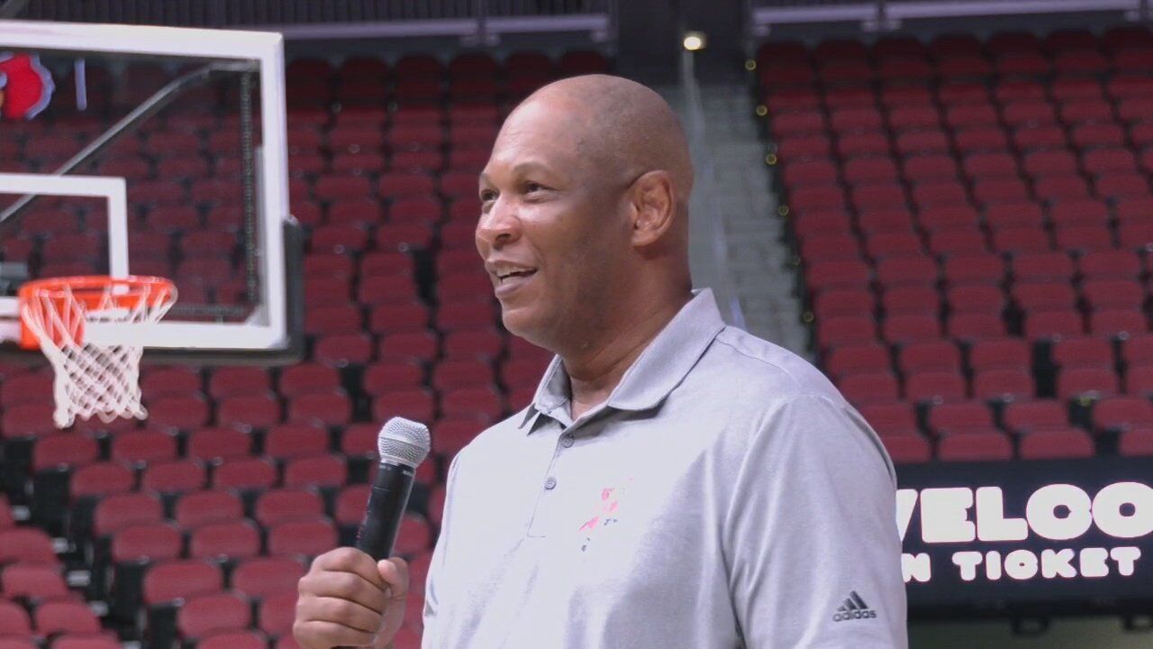 UofL basketball season ticket holders take part in 'Meet the Coaches' night